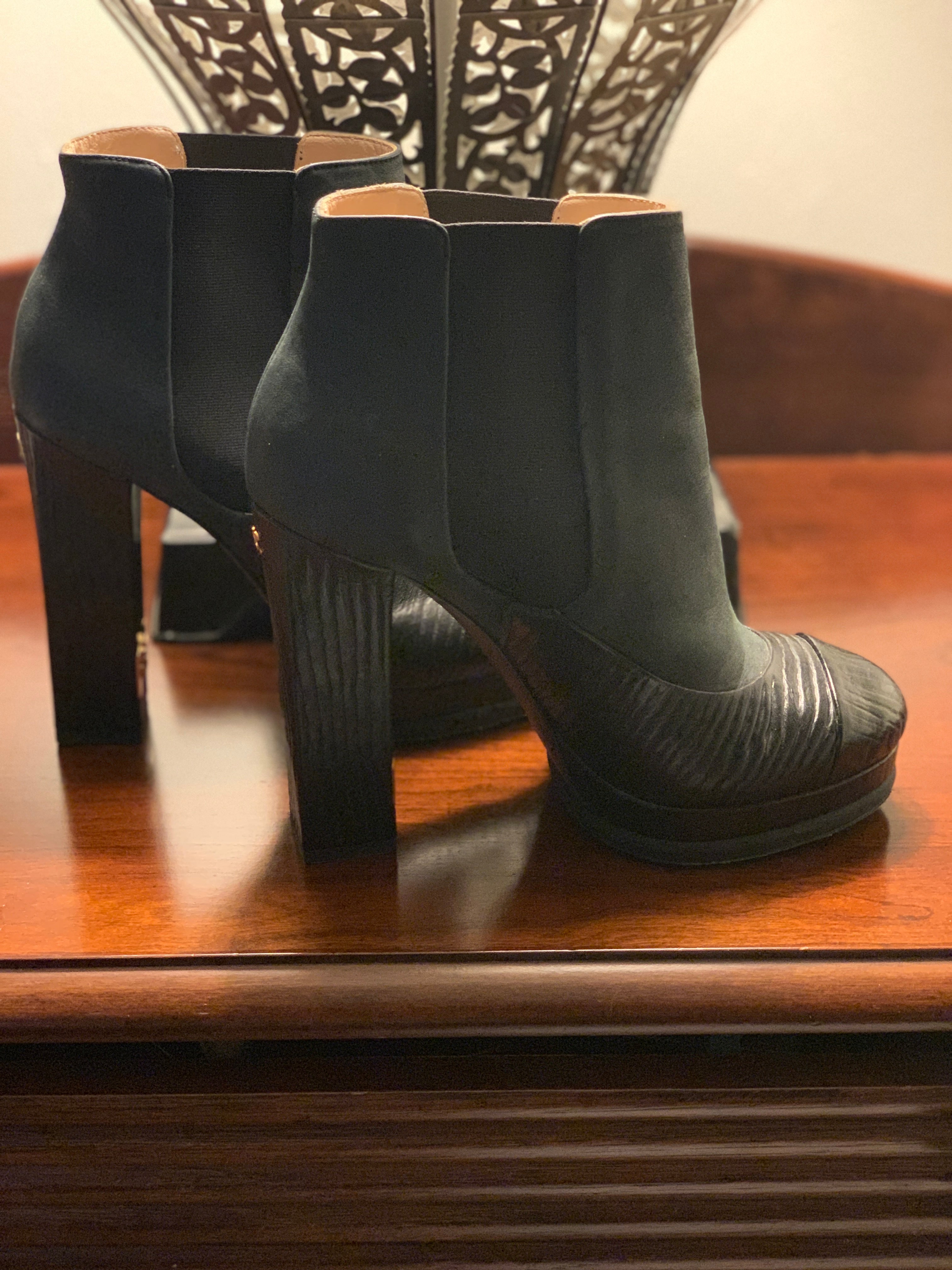 Chanel Interlocking CC Logo Boots. Size 40C